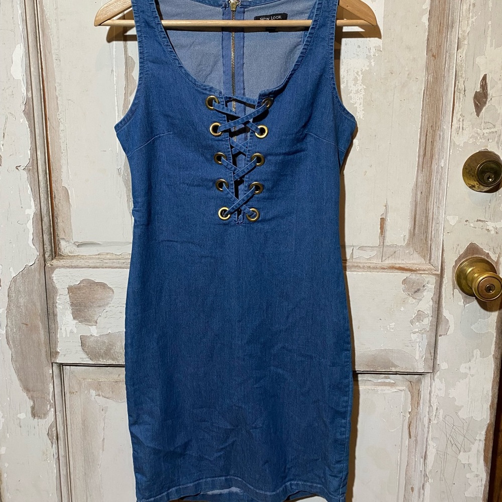 New Look || Tight Plunge Lace Up Dress
